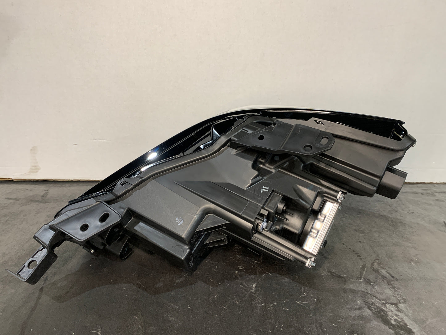 MAZDA 3 RHS RIGHT LED HEADLIGHT BCJH-51030