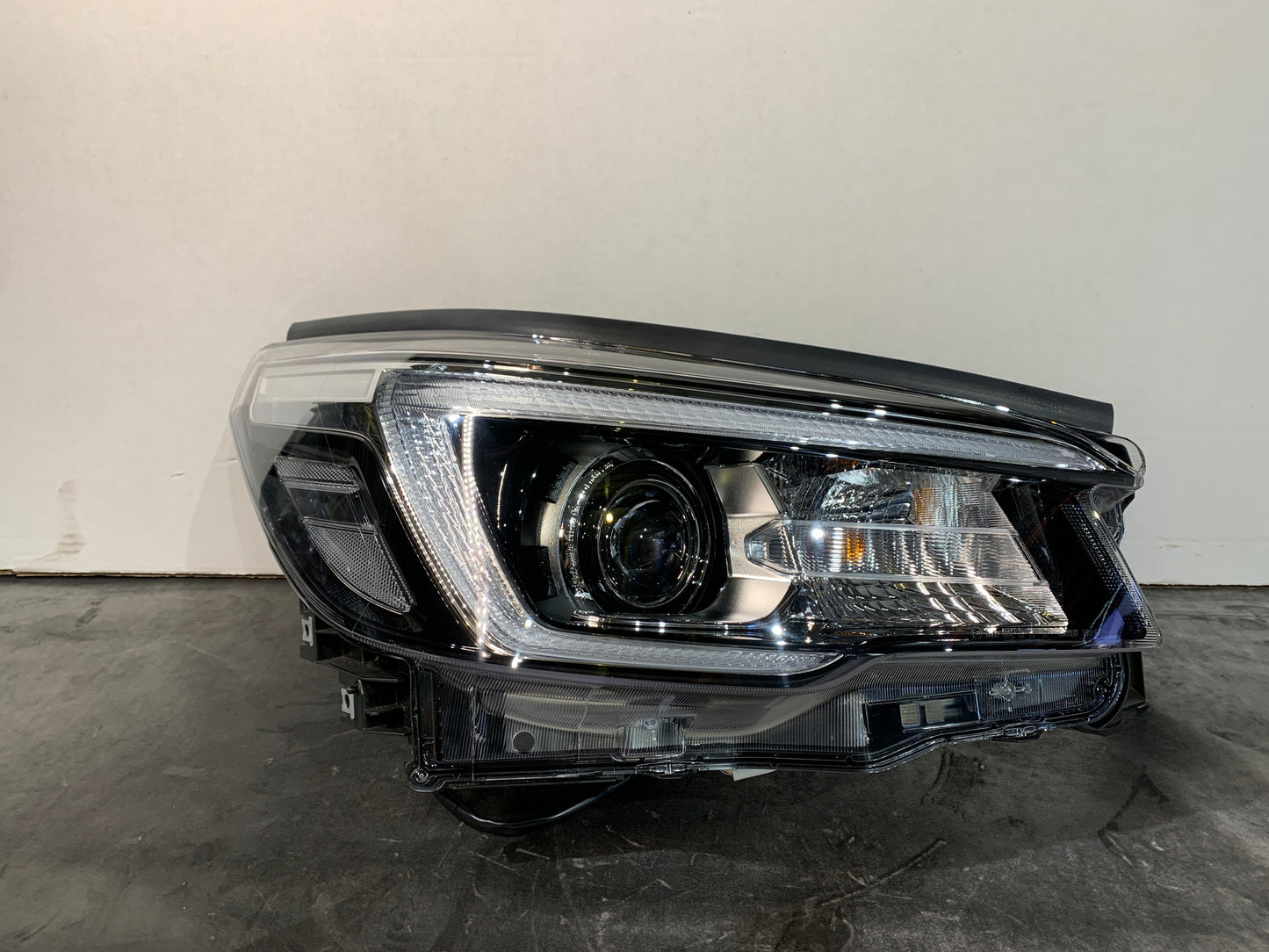 SUBARU FORESTER SK S5 RHS RIGHT LED HEADLIGHT 
