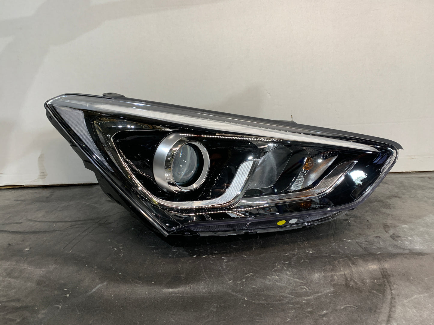 HYUNDAI SANTAFE LHS LEFT HEADLIGHT 2013-2019