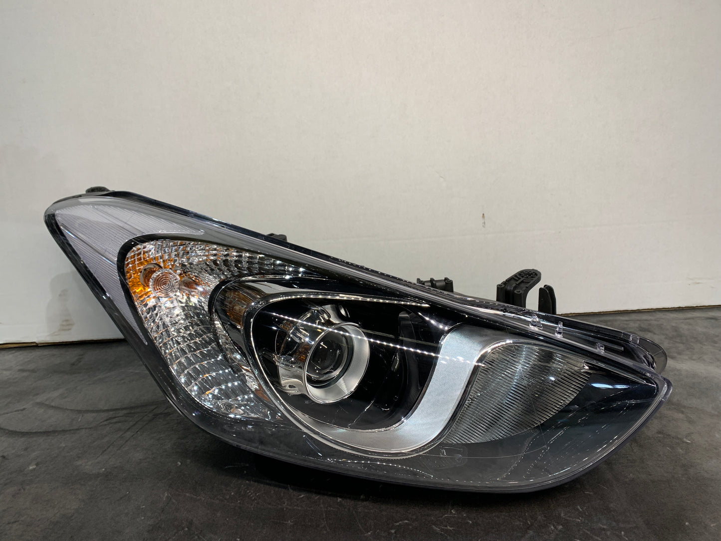 HYUNDAI i30 GD RHS RIGHT HALOGEN HEADLIGHT 92102-A5