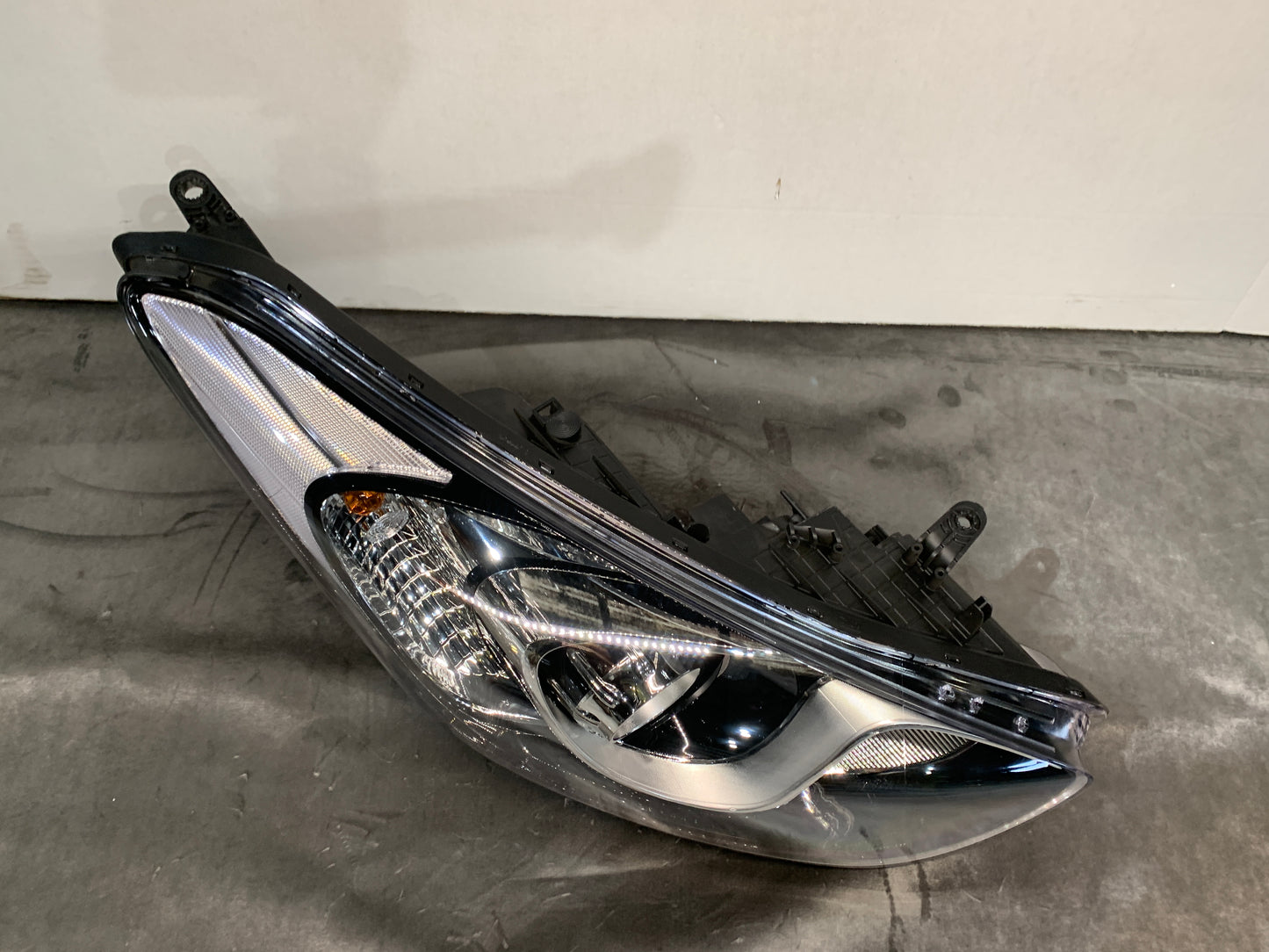 HYUNDAI i30 GD RHS RIGHT HALOGEN HEADLIGHT 92102-A5