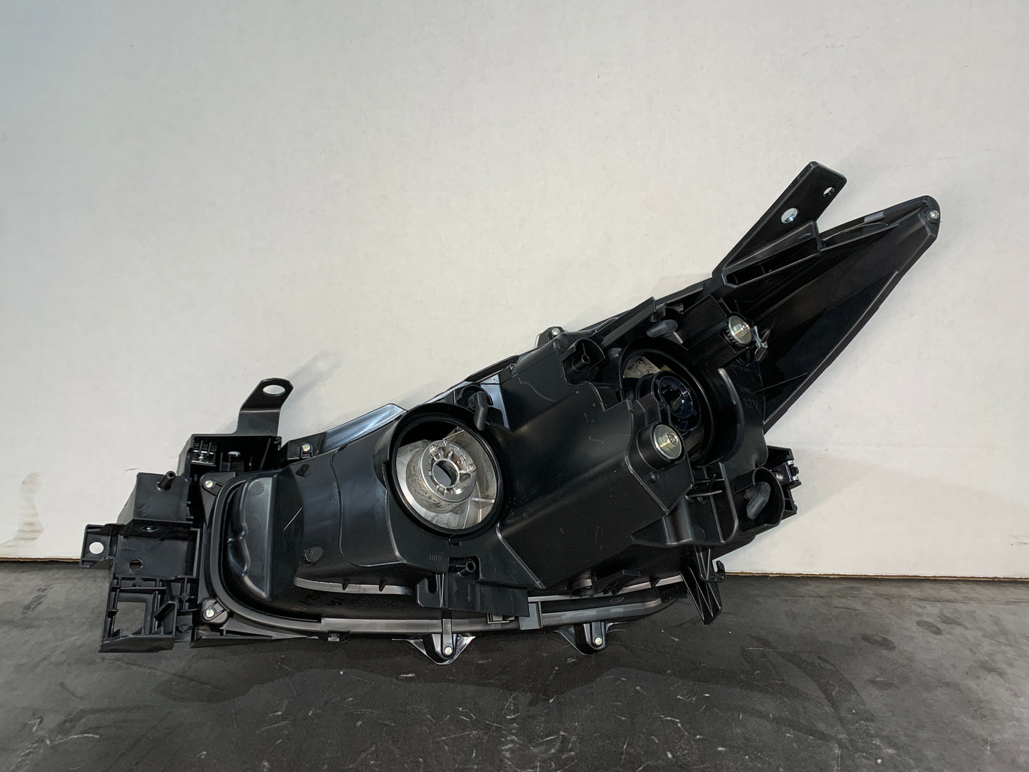 MAZDA 3 RHS RIGHT HALOGEN HEADLIGHT B63B-51030