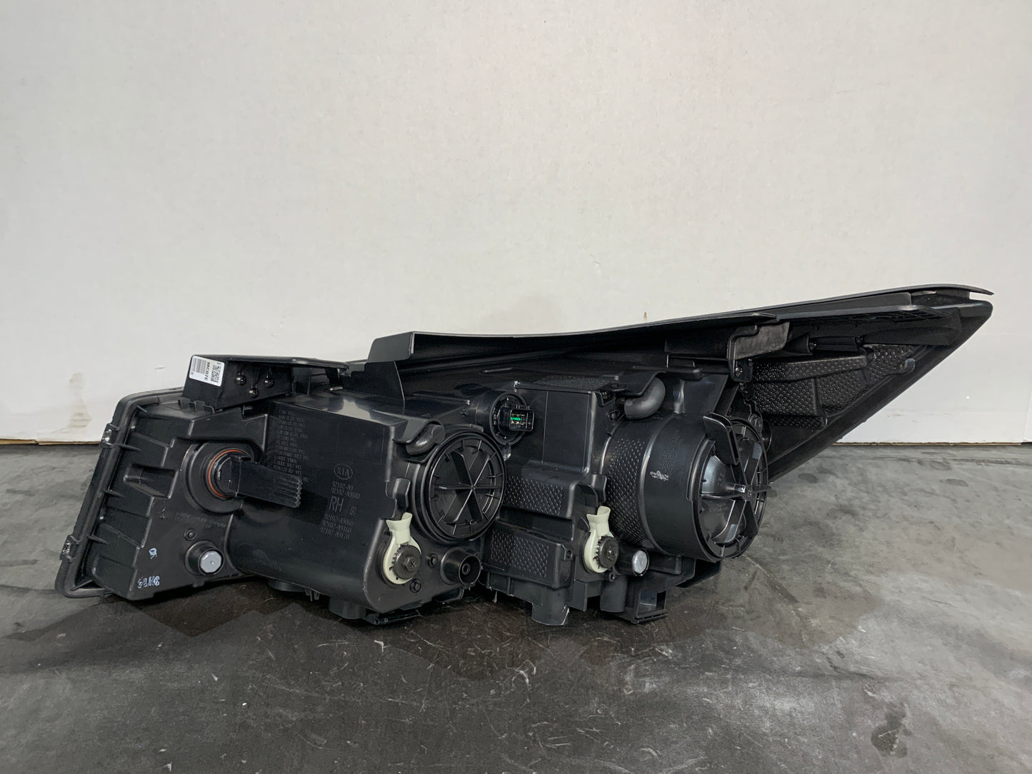 KIA CARNIVAL YP RHS RIGHT HEADLIGHT 92102-A9040