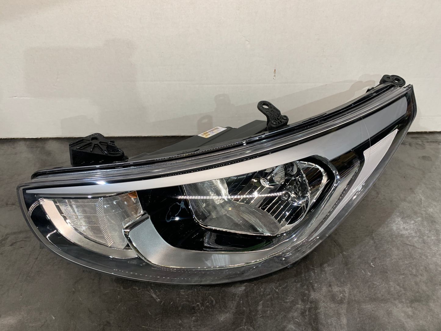 HYUNDAI ACCENT RB LHS LEFT HALOGEN HEADLIGHT 2014-2019