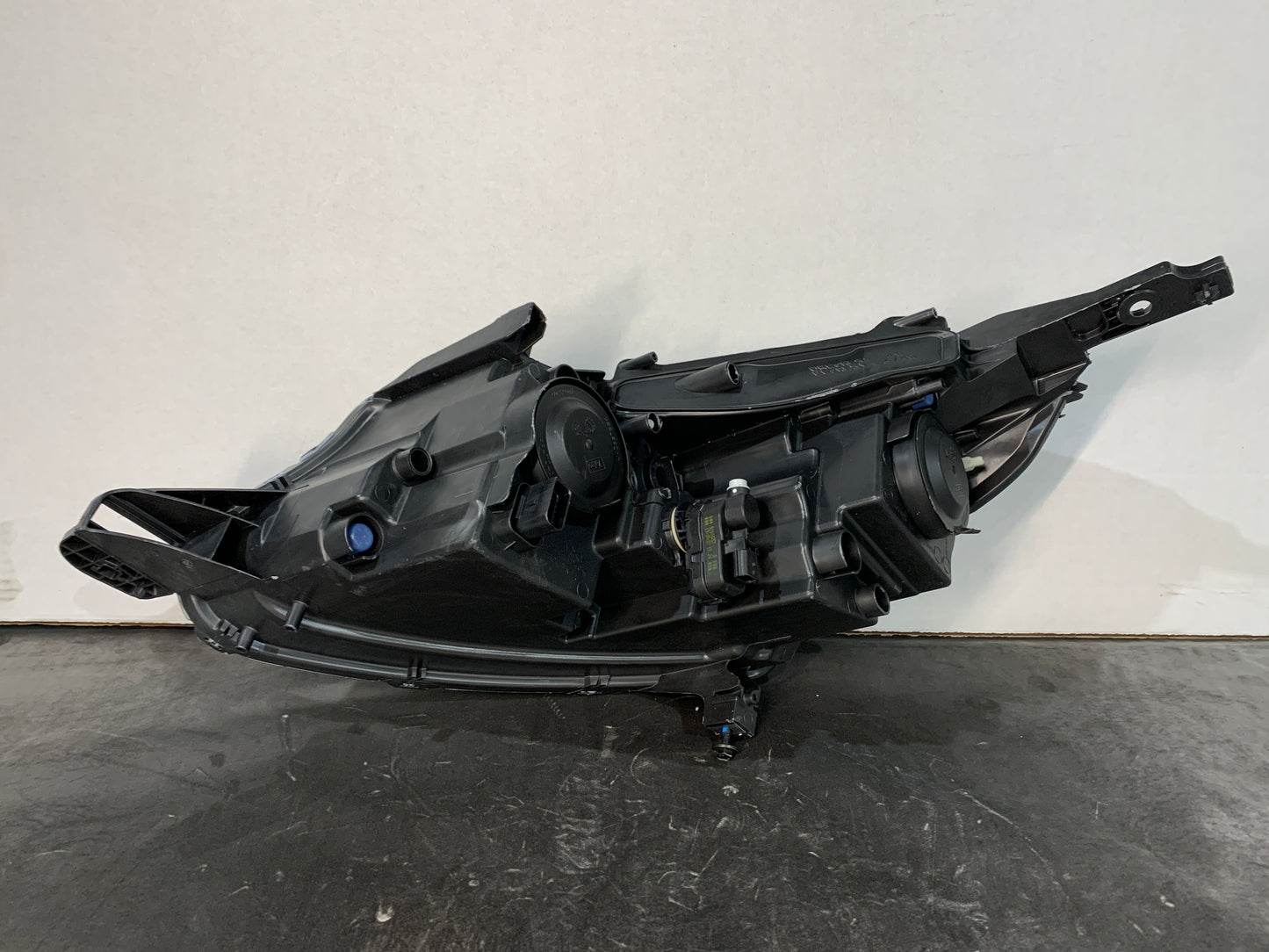 Peugeot 2008 A94 RHS RIGHT Headlight 9825313580