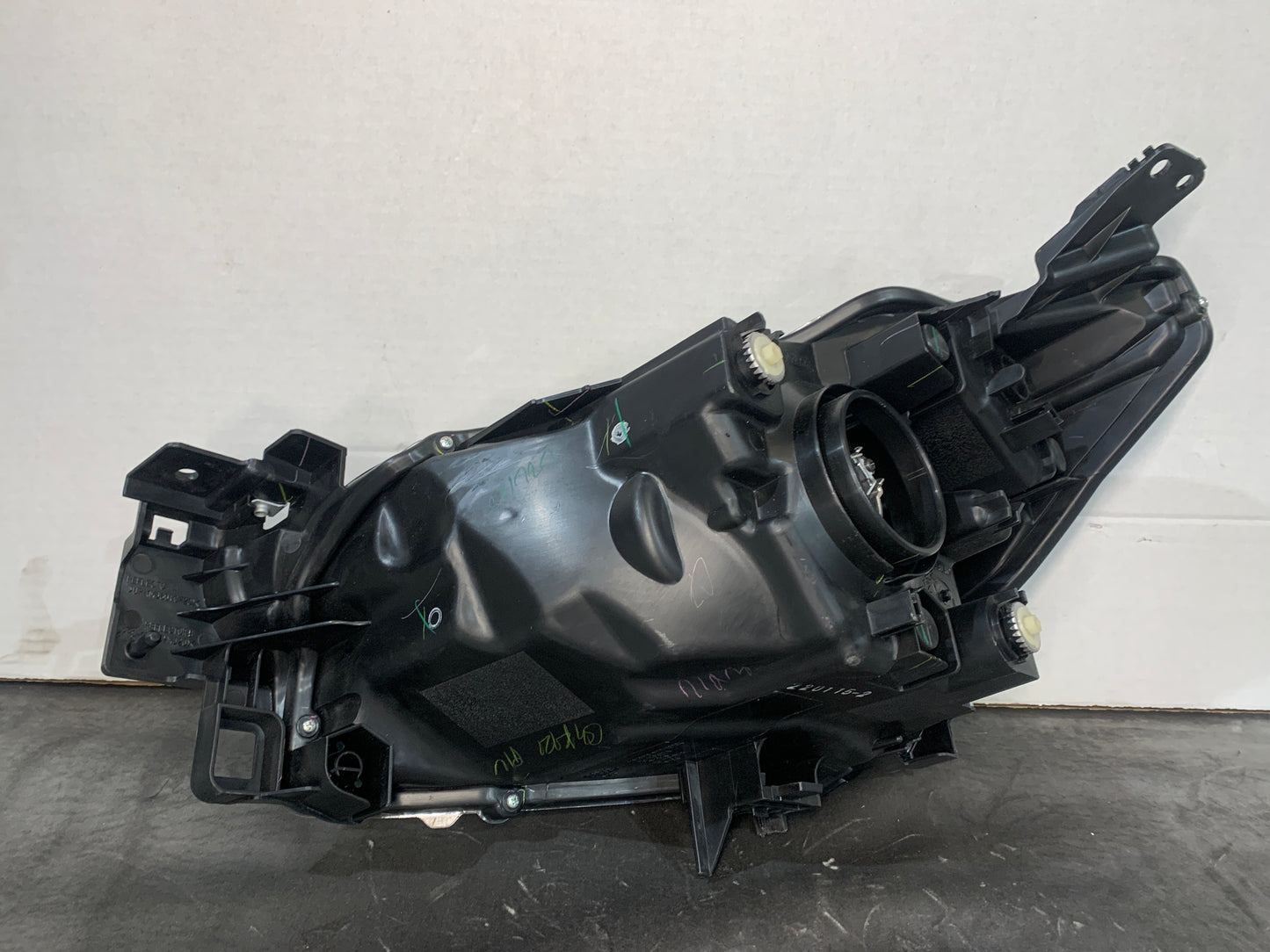 MAZDA 2 RHS RIGHT HALOGEN HEADLIGHT D09K-51030