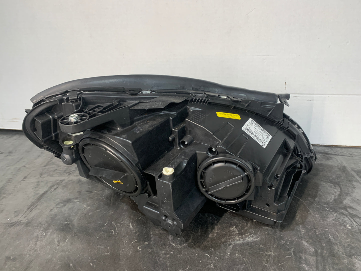 MERCEDES C CLASS W204 LHS LEFT XENON HEADLIGHT A2048203739
