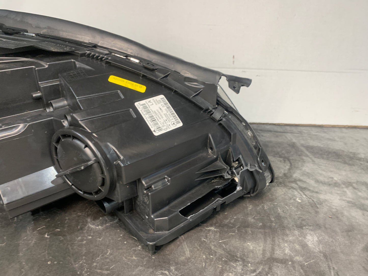 MERCEDES C CLASS W204 LHS LEFT XENON HEADLIGHT A2048203739
