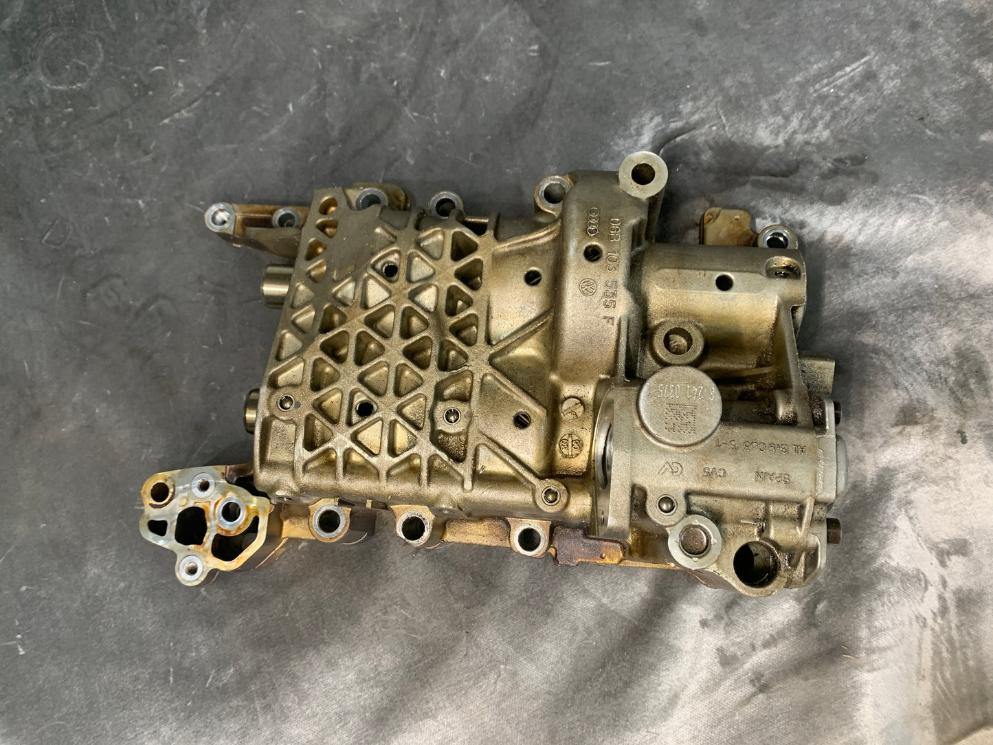 GENUINE VOLKSWAGEN AUDI BWA 2.0T GTI OIL PUMP 06B103535F