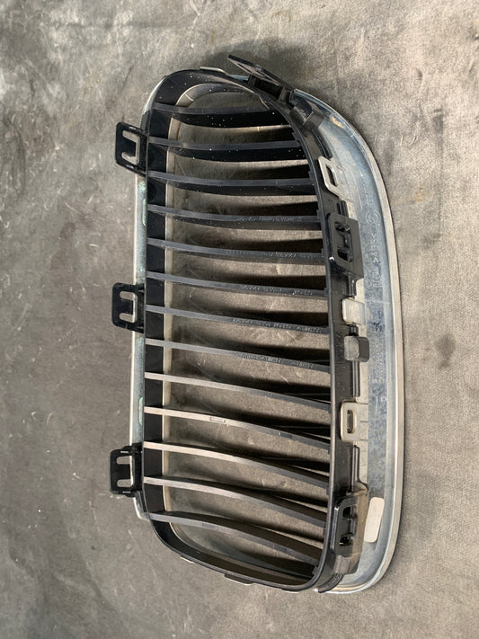 BMW 3 SERIES E92 E93 FRONT LEFT KIDNEY GRILLE 7254972