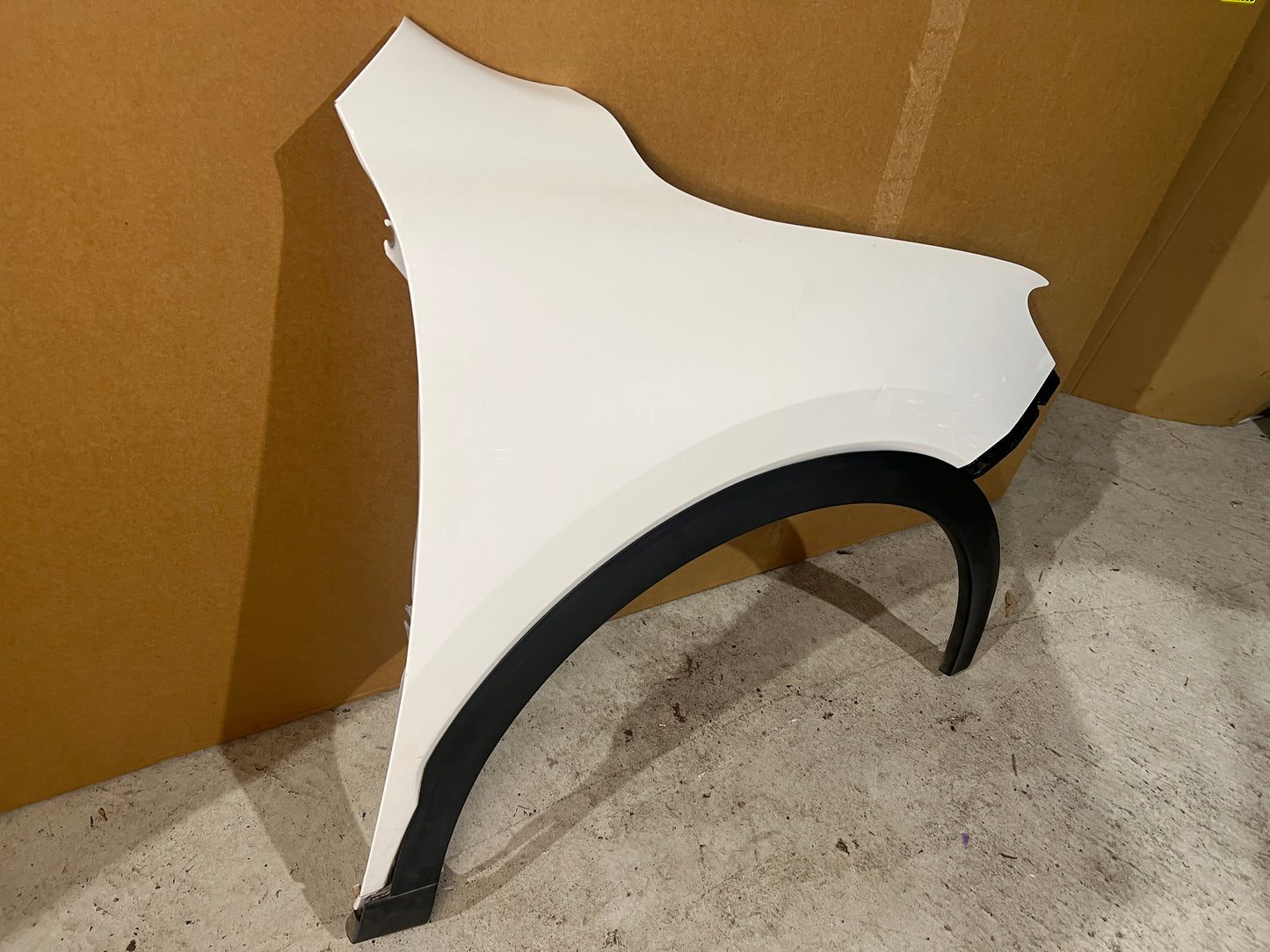 MG HS RIGHT RHS FRONT GUARD WHITE 2019-2025
