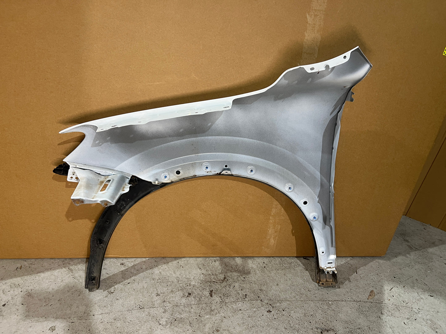 MG HS RIGHT RHS FRONT GUARD WHITE 2019-2025
