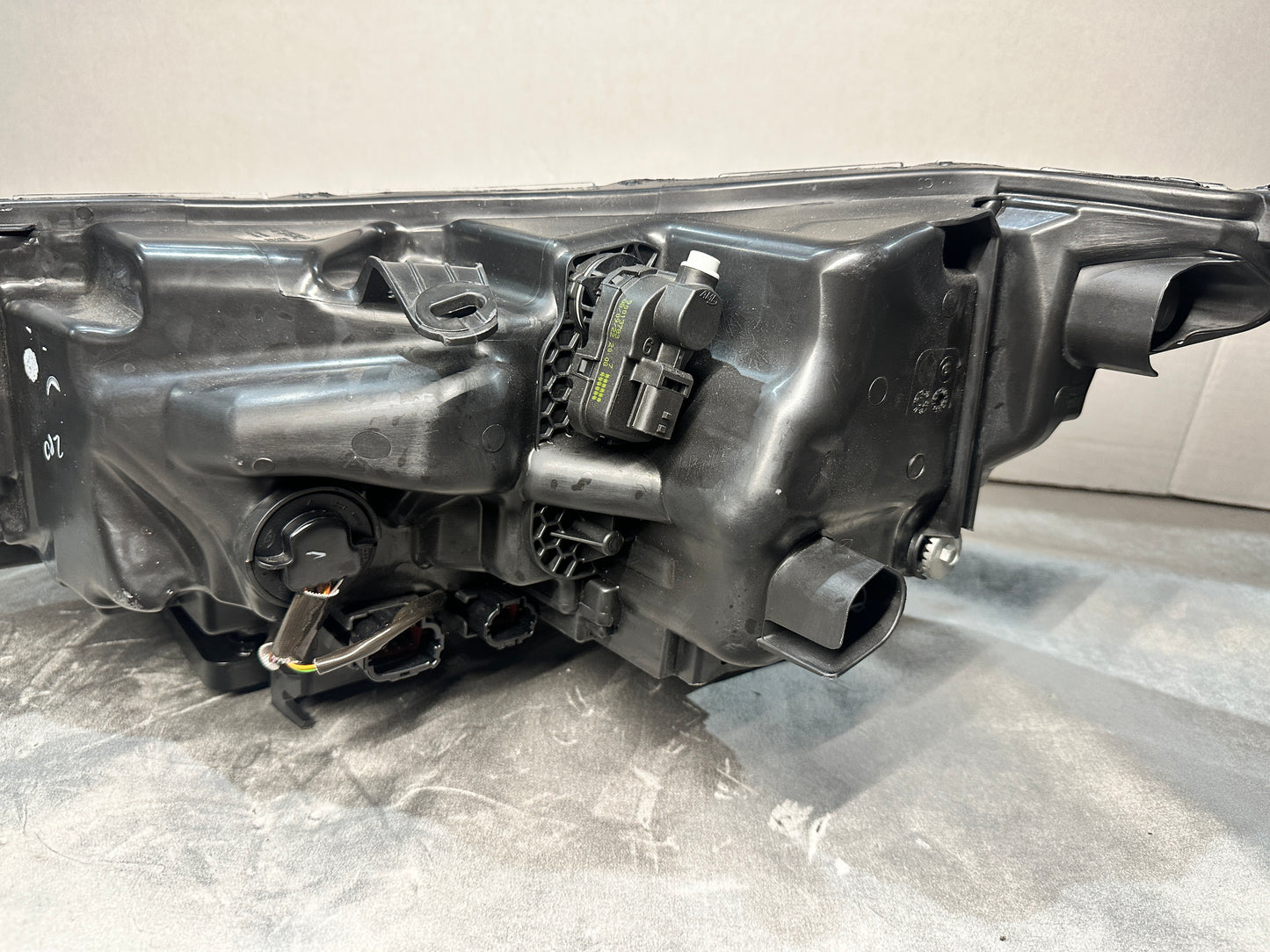 NISSAN QASHQAI J11 RHS RIGHT LED XENON HEADLIGHT 26010HV55A