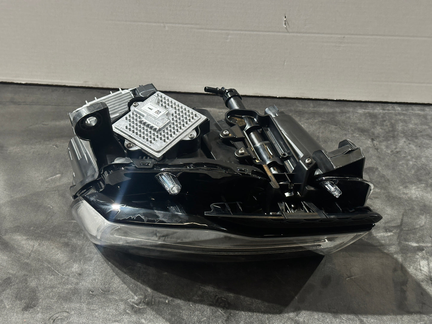 Jeep Grand Cherokee WK LHS Left Xenon Headlight 68111037AI