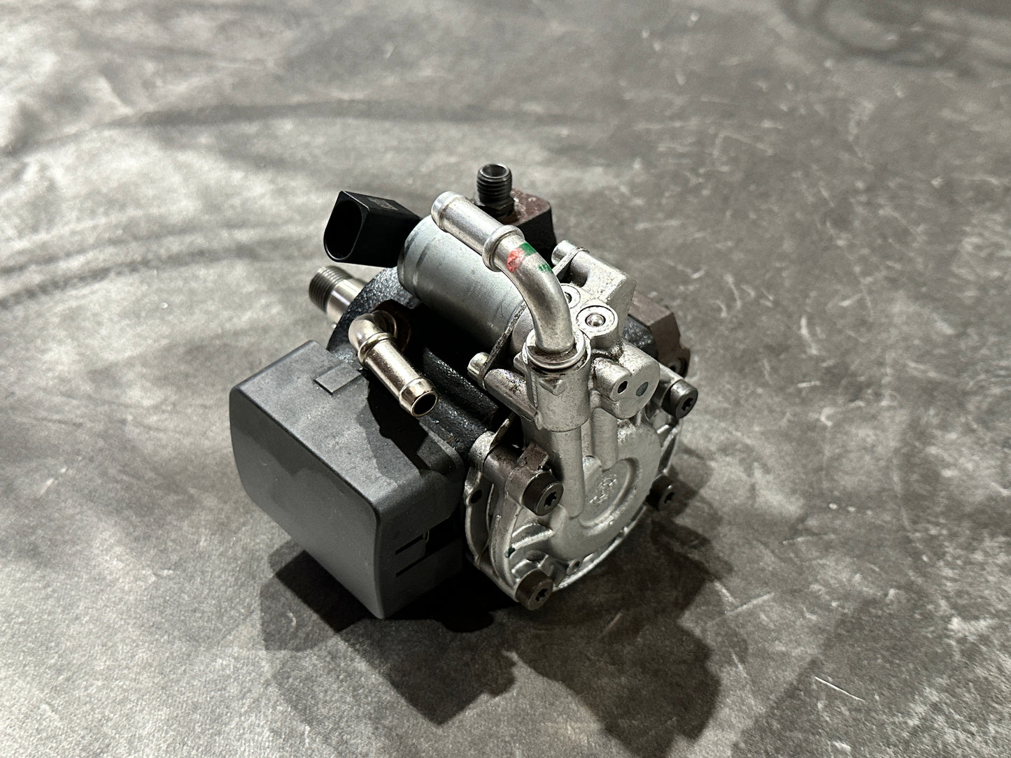 VOLKSWAGEN AUDI 1.6 TDI CAYD CAY HIGH PRESSURE FUEL PUMP HPFP 03L130755E