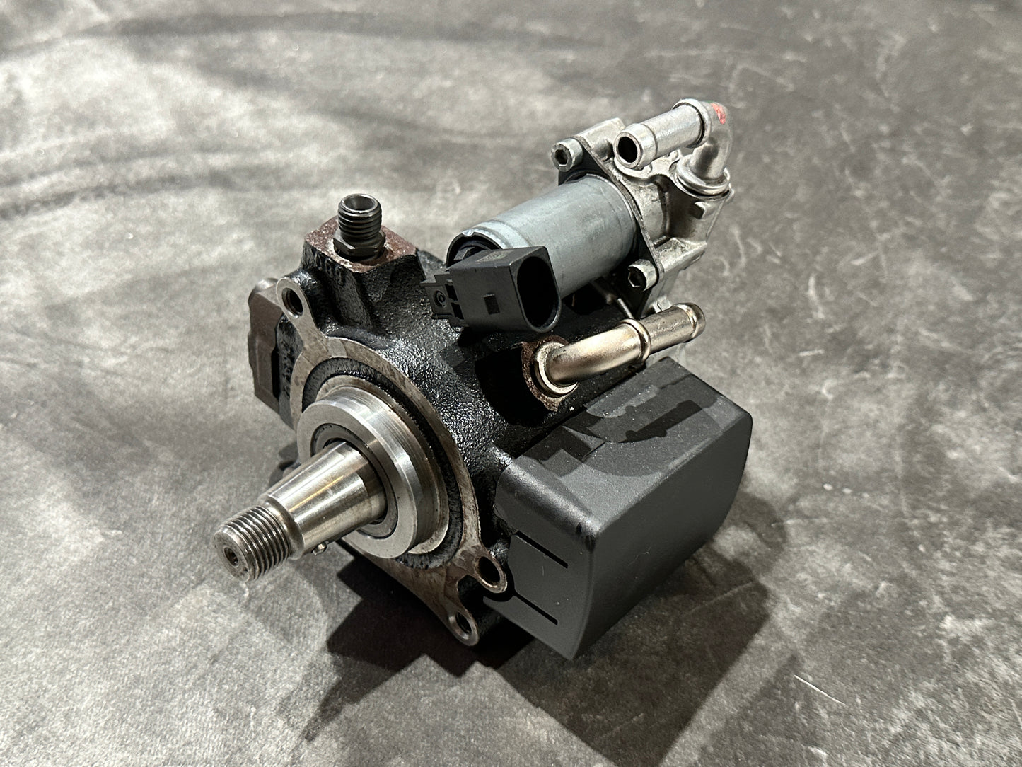 VOLKSWAGEN AUDI 1.6 TDI CAYD CAY HIGH PRESSURE FUEL PUMP HPFP 03L130755E