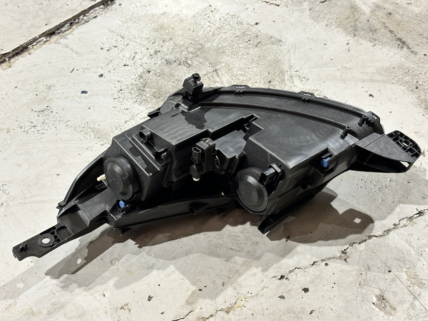 Peugeot 2008 A94 RHS RIGHT Headlight 9825313580