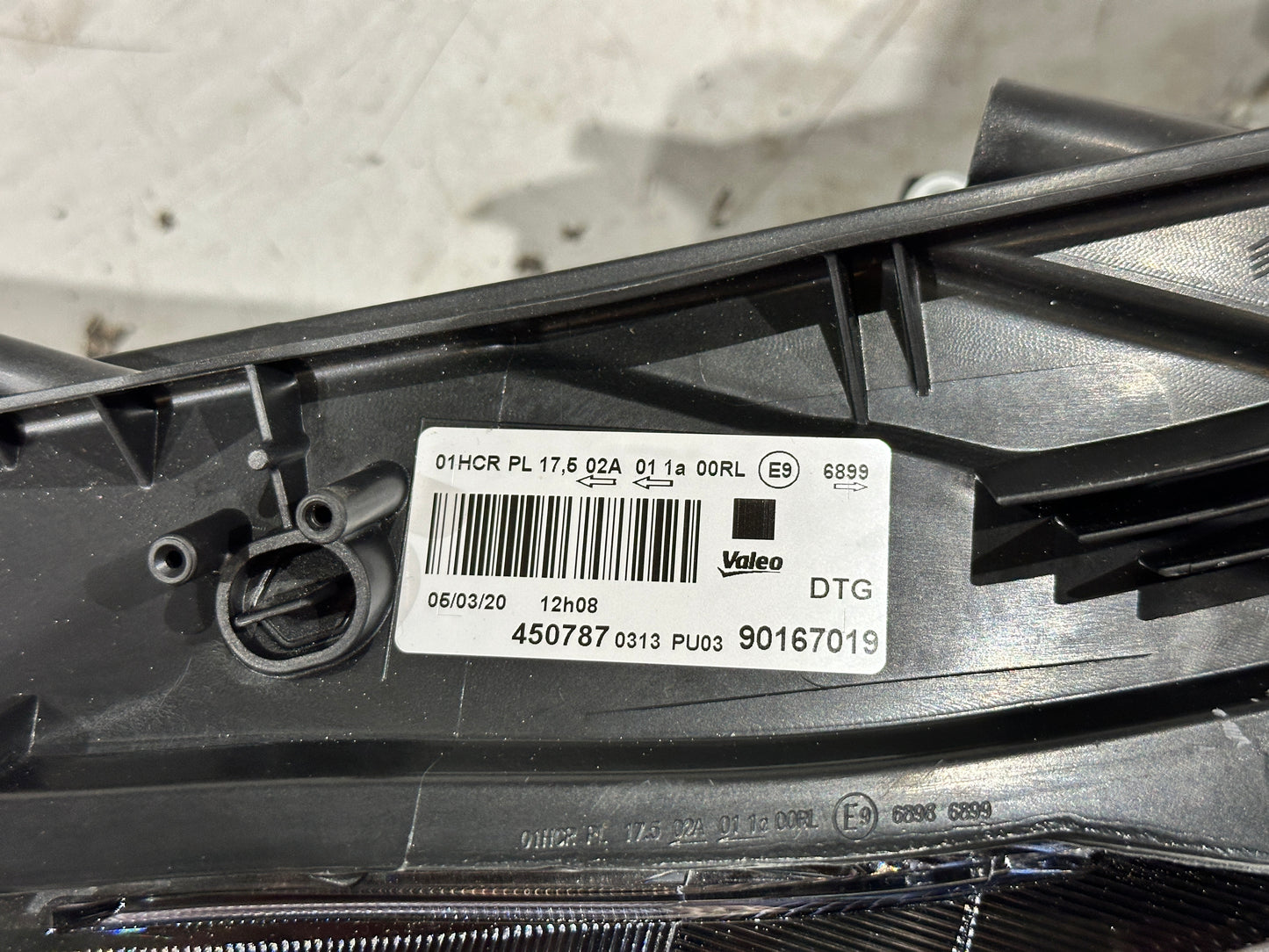 Peugeot 2008 A94 RHS RIGHT Headlight 9825313580