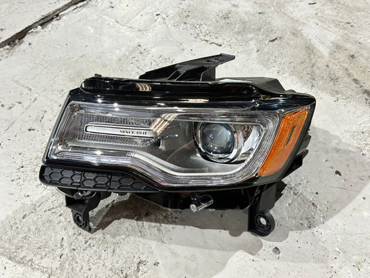 Jeep Grand Cherokee WK LHS Left Xenon Headlight 68111001AG