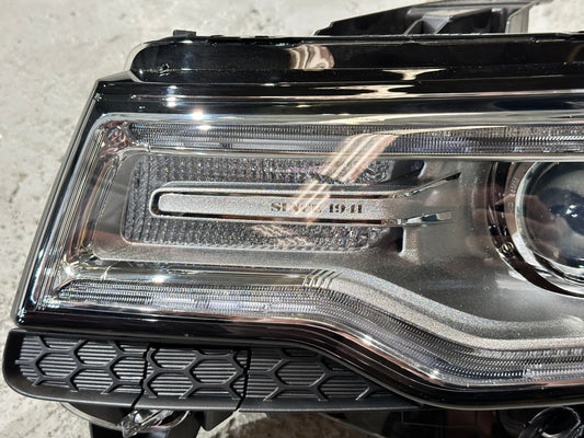 Jeep Grand Cherokee WK LHS Left Xenon Headlight 68111001AG
