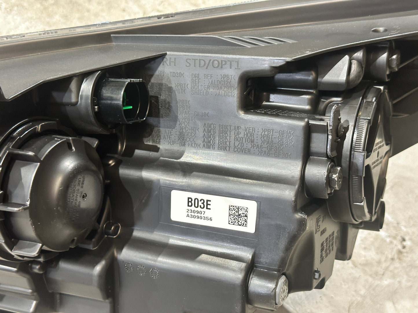 Kia Cerato 2018-2022 RHS Right Headlight 92102-M6