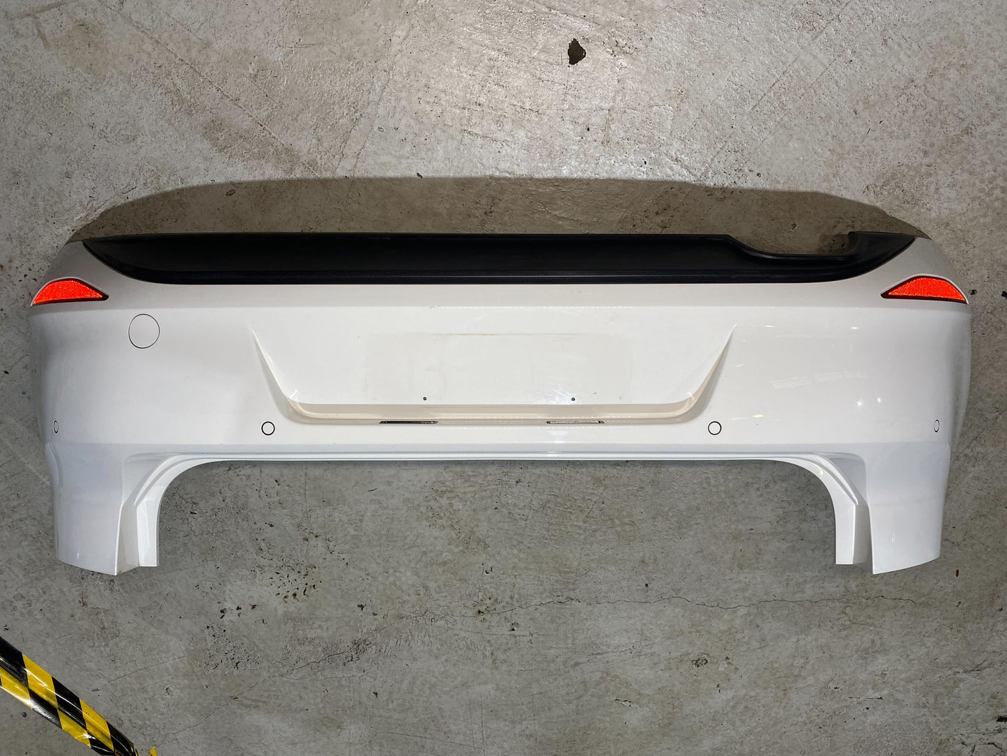 VOLKSWAGEN GOLF MK7 REAR BUMPER WHITE 5G6807421