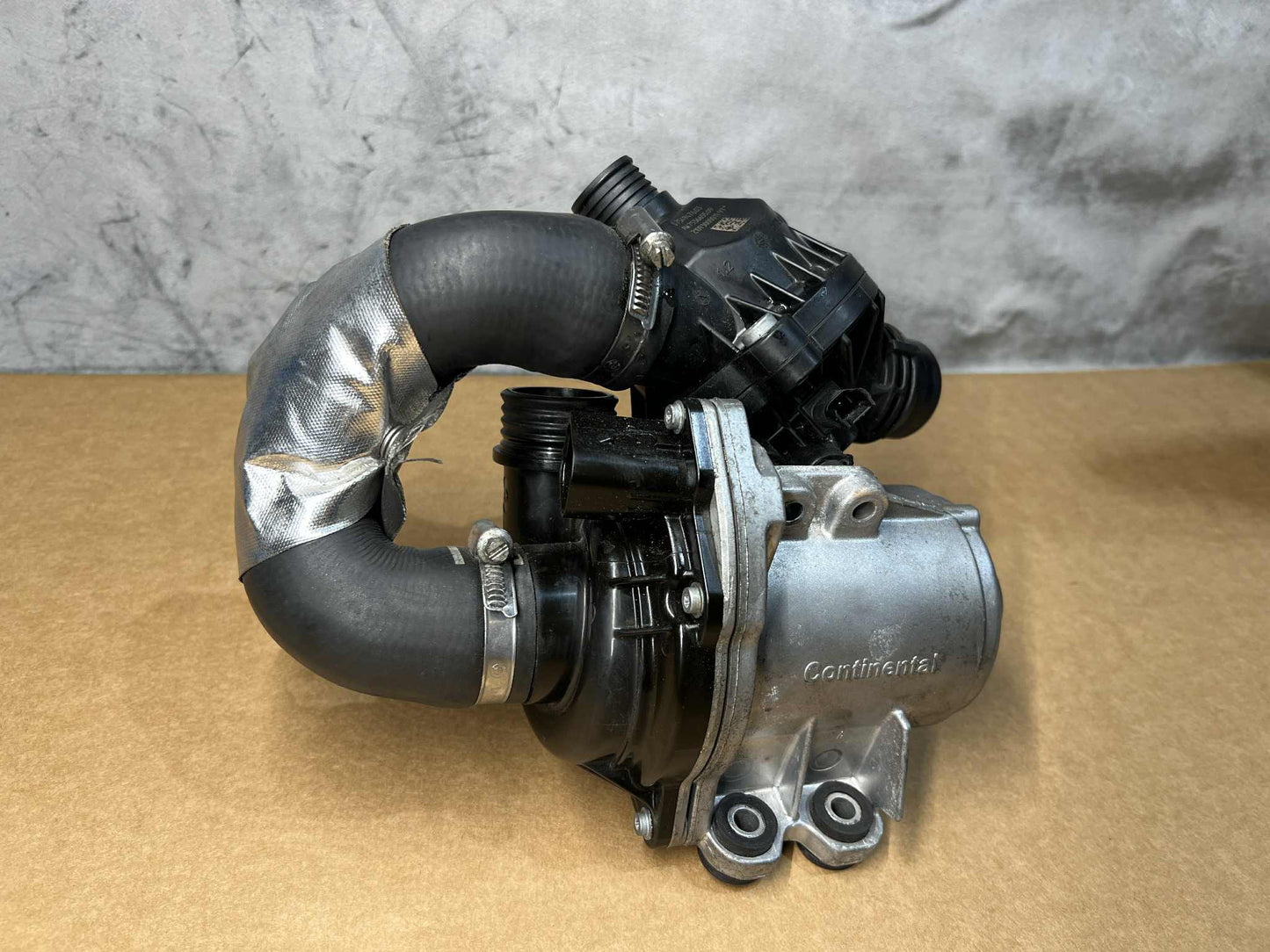 BMW 135i 335i N54 CONTINENTAL WATERPUMP AND THERMOSTAT 7632426 11868015
