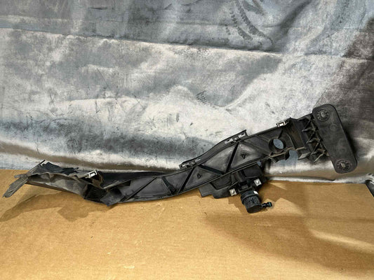 BMW 1 SERIES E82 E87 E88 LHS PASSENGER SIDE HEADLIGHT BRACKET 7148761