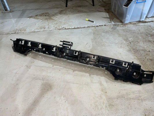 BMW 1 SERIES E82 E88 COUPE REAR BUMPER CENTRE SUPPORT BRACKET 7170665