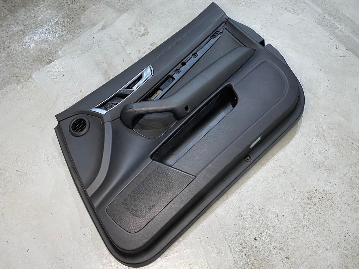 AUDI A3 8P FRONT RIGHT DRIVERS DOOR CARD