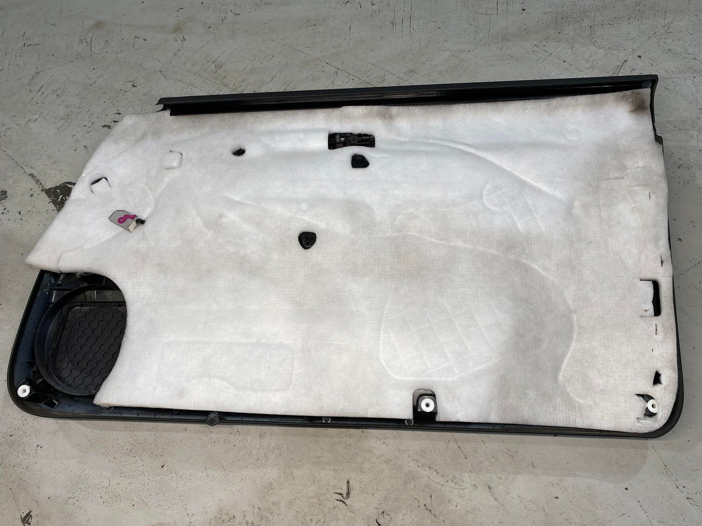 AUDI A3 8P FRONT LEFT PASSNEGER DOOR CARD