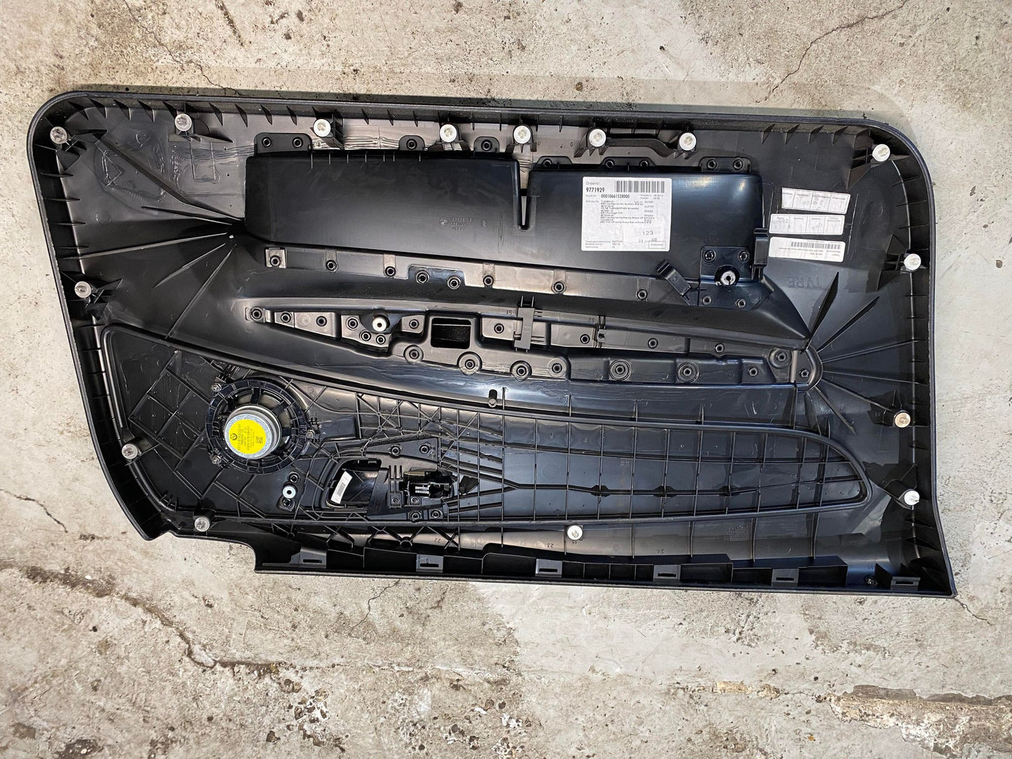 BMW 1 SERIES E82 E88 FRONT RIGHT DRIVERS DOOR CARD