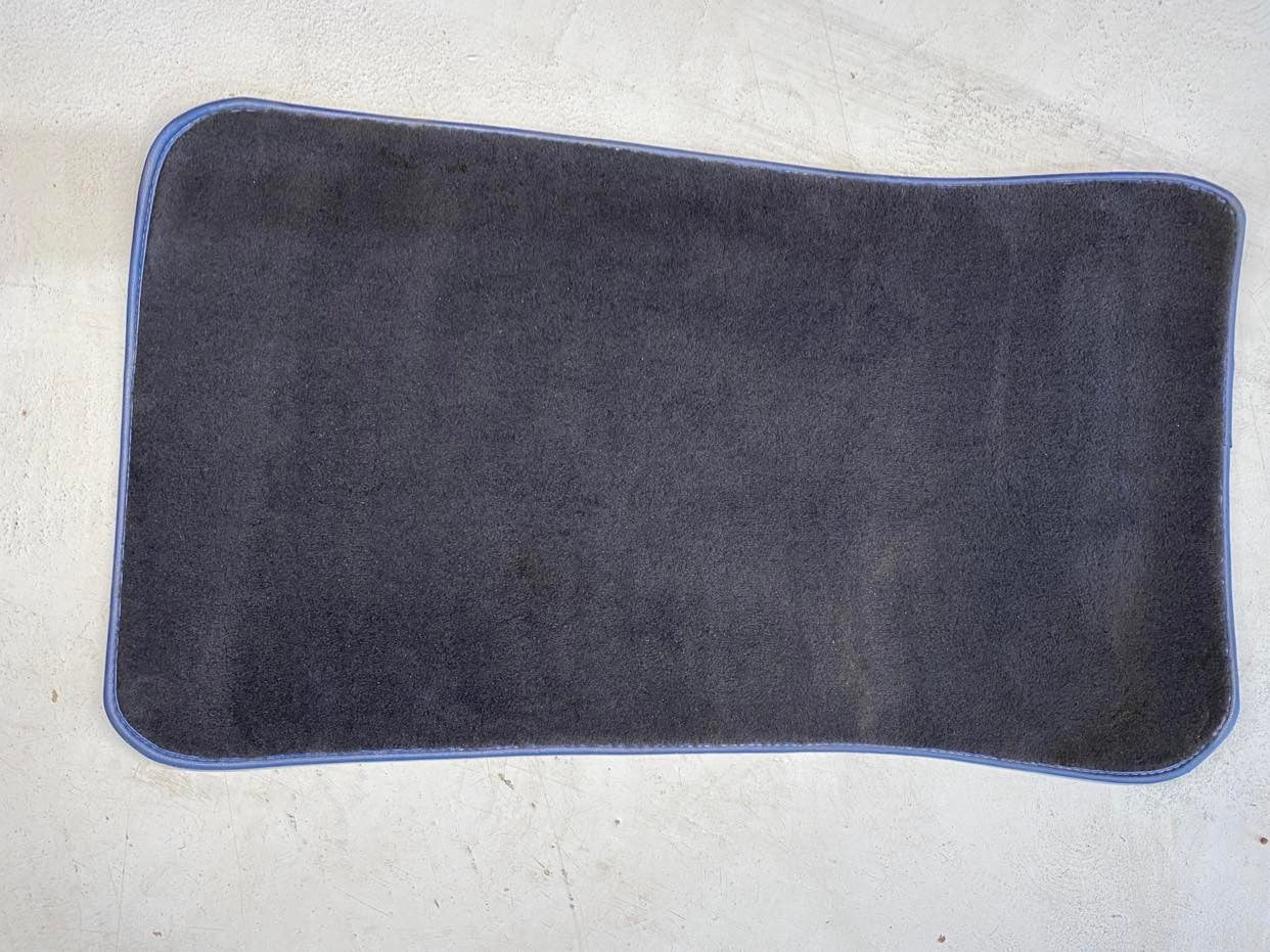 BMW 1 SERIES E82 E88 FLOOR MAT SET INDIVIDUAL BLUE