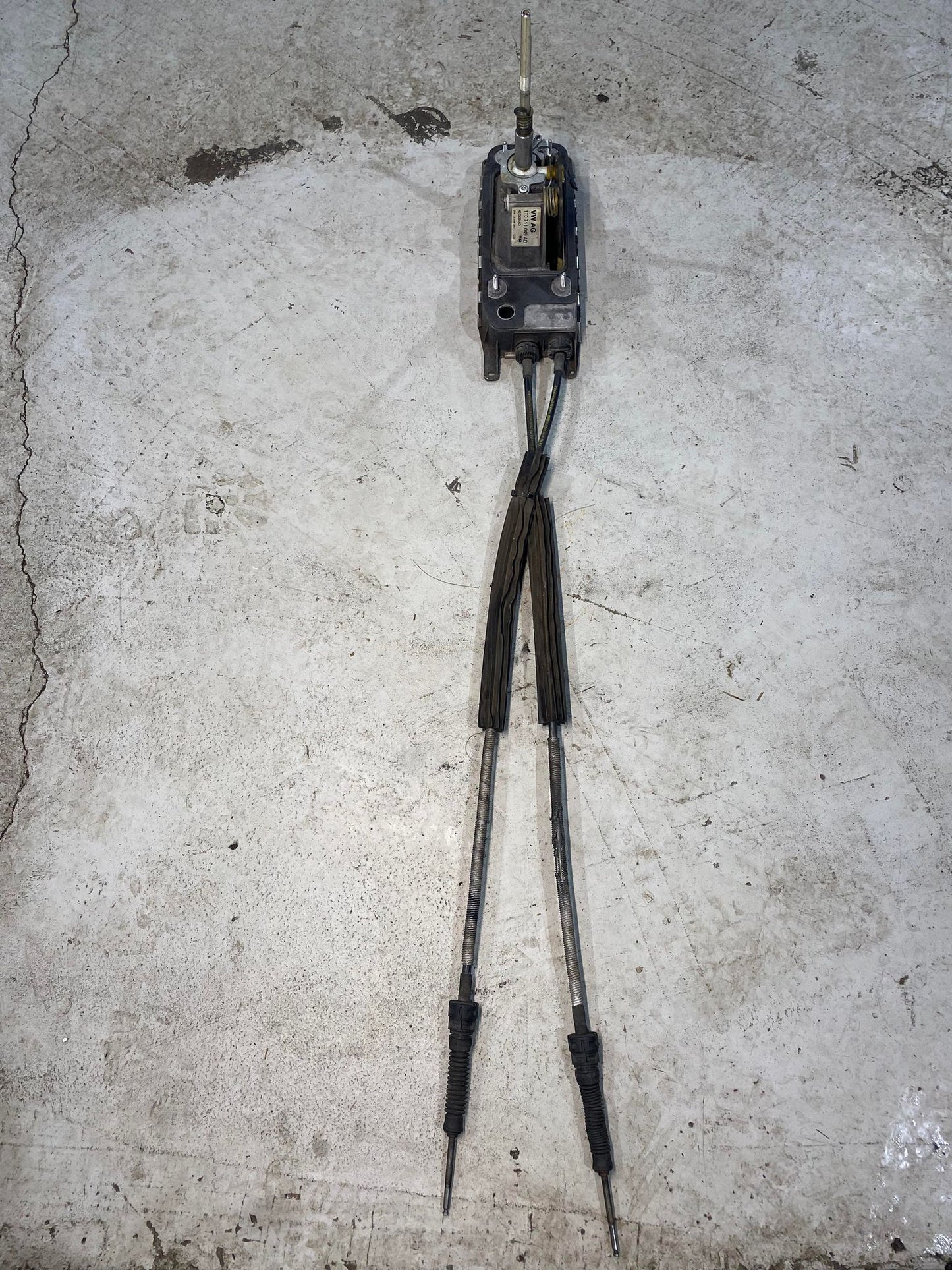 VW CADDY MECHANICAL GEAR LEVER 1T0711049AD