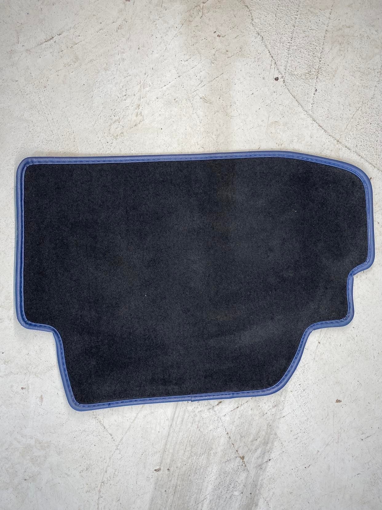 BMW 1 SERIES E82 E88 FLOOR MAT SET INDIVIDUAL BLUE
