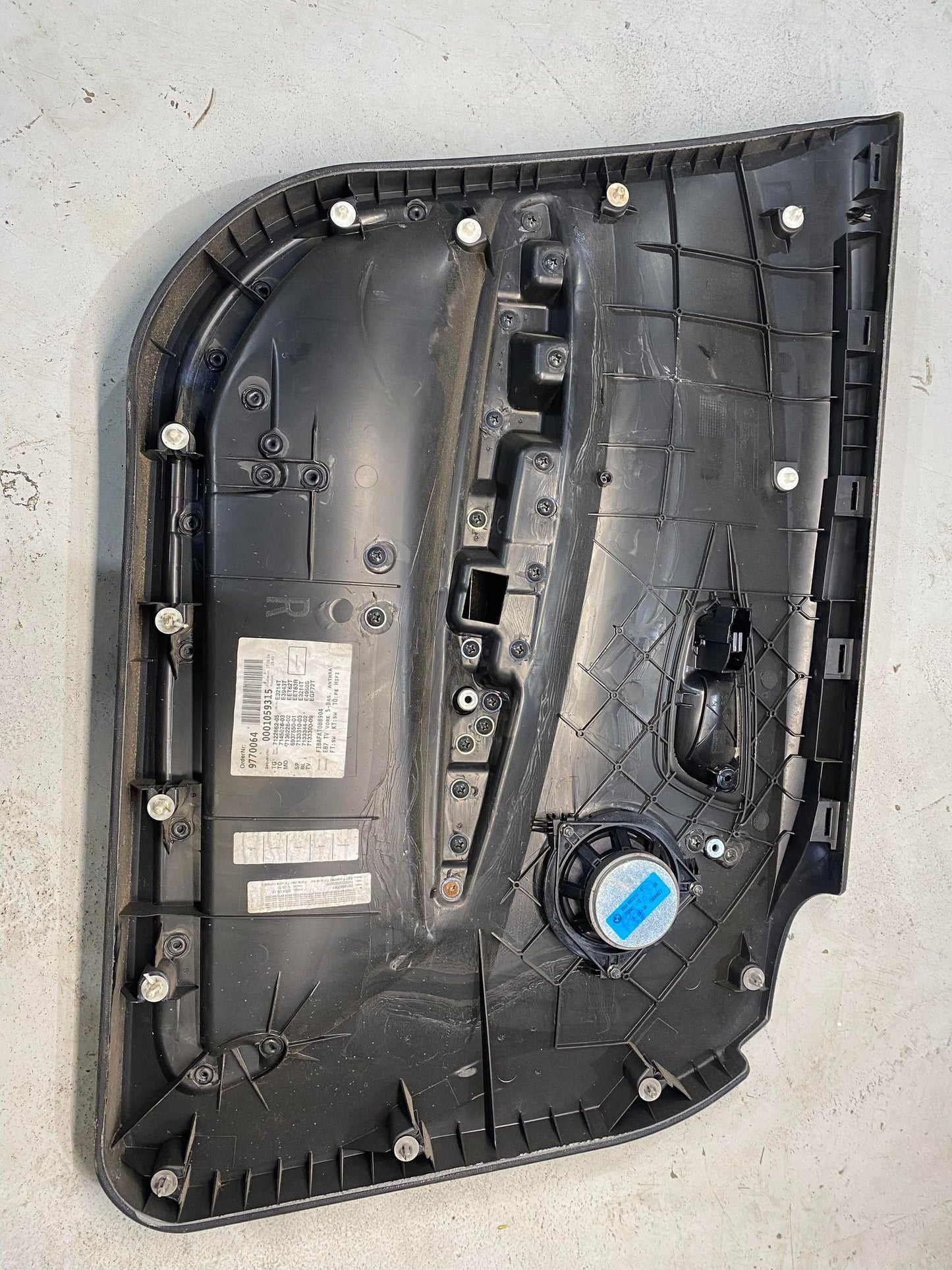 BMW 1 SERIES E87 PRE LCI FRONT RIGHT DRIVERS DOOR CARD