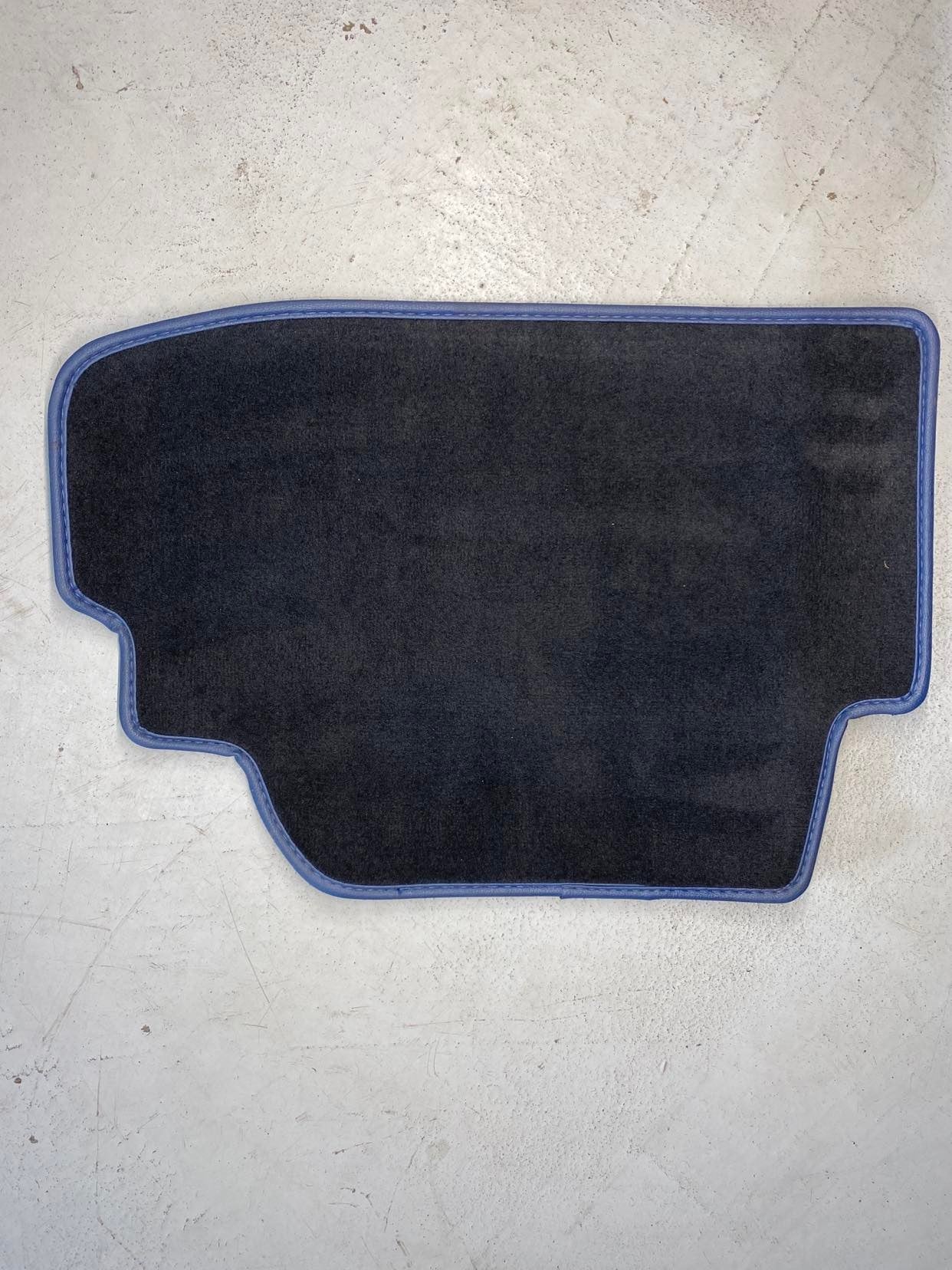 BMW 1 SERIES E82 E88 FLOOR MAT SET INDIVIDUAL BLUE