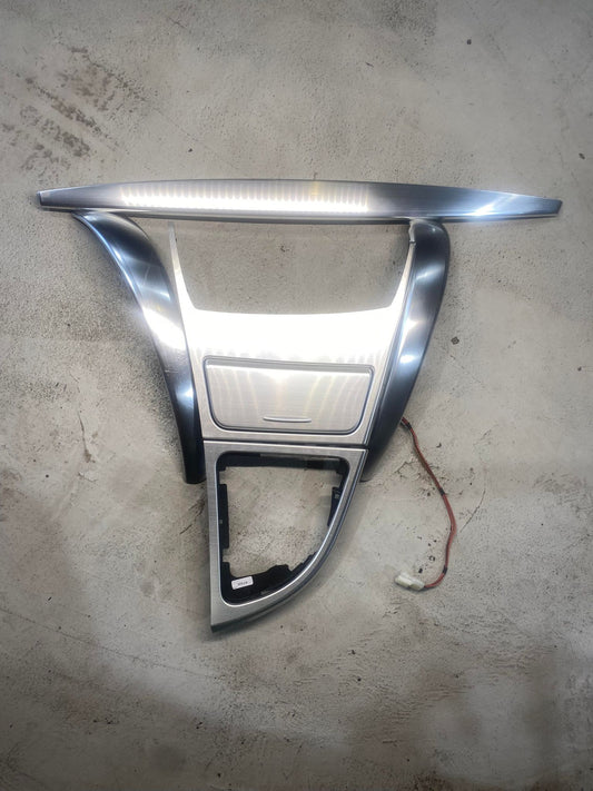 BMW 1 SERIES E82 E88 BRUSHED ALUMINIUM SILVER TRIM SET WITH CIC CUTOUT