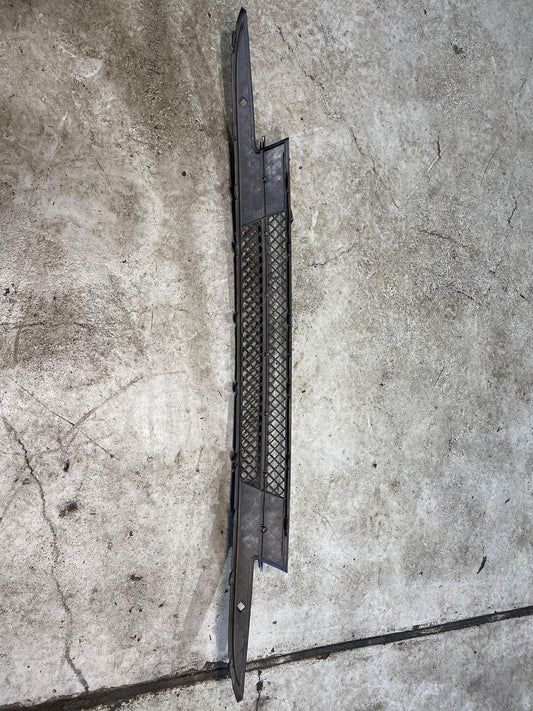 BMW 1 SERIES E87 LCI FRONT BUMPER LOWER GRILL 7182367