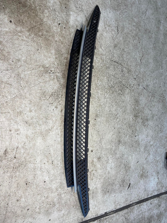 BMW 1 SERIES E87 LCI FRONT BUMPER LOWER GRILL 7182367