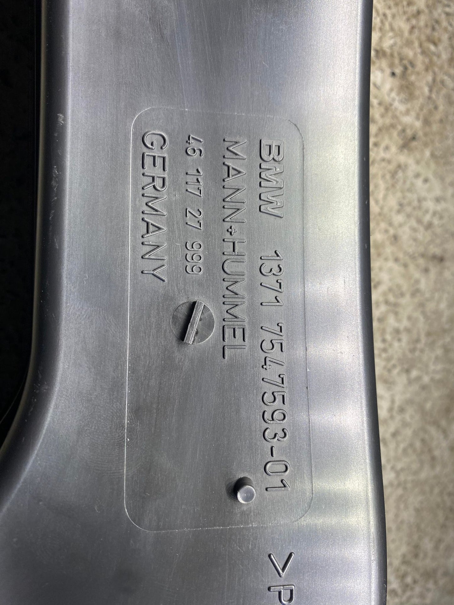 BMW 1 SERIES E82 E88 N52 INTAKE PIPE 13717547593