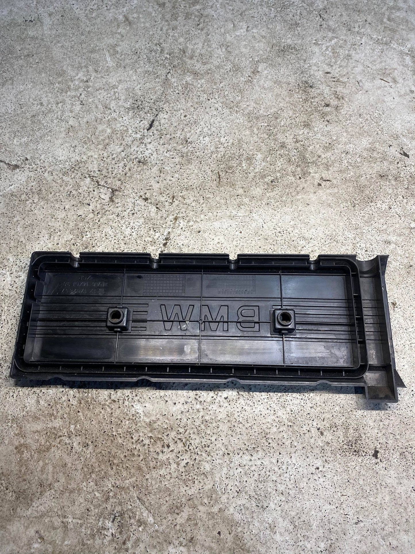 BMW 5 6 7 SERIES N62 M62 ENGINE COVERING 11121702857