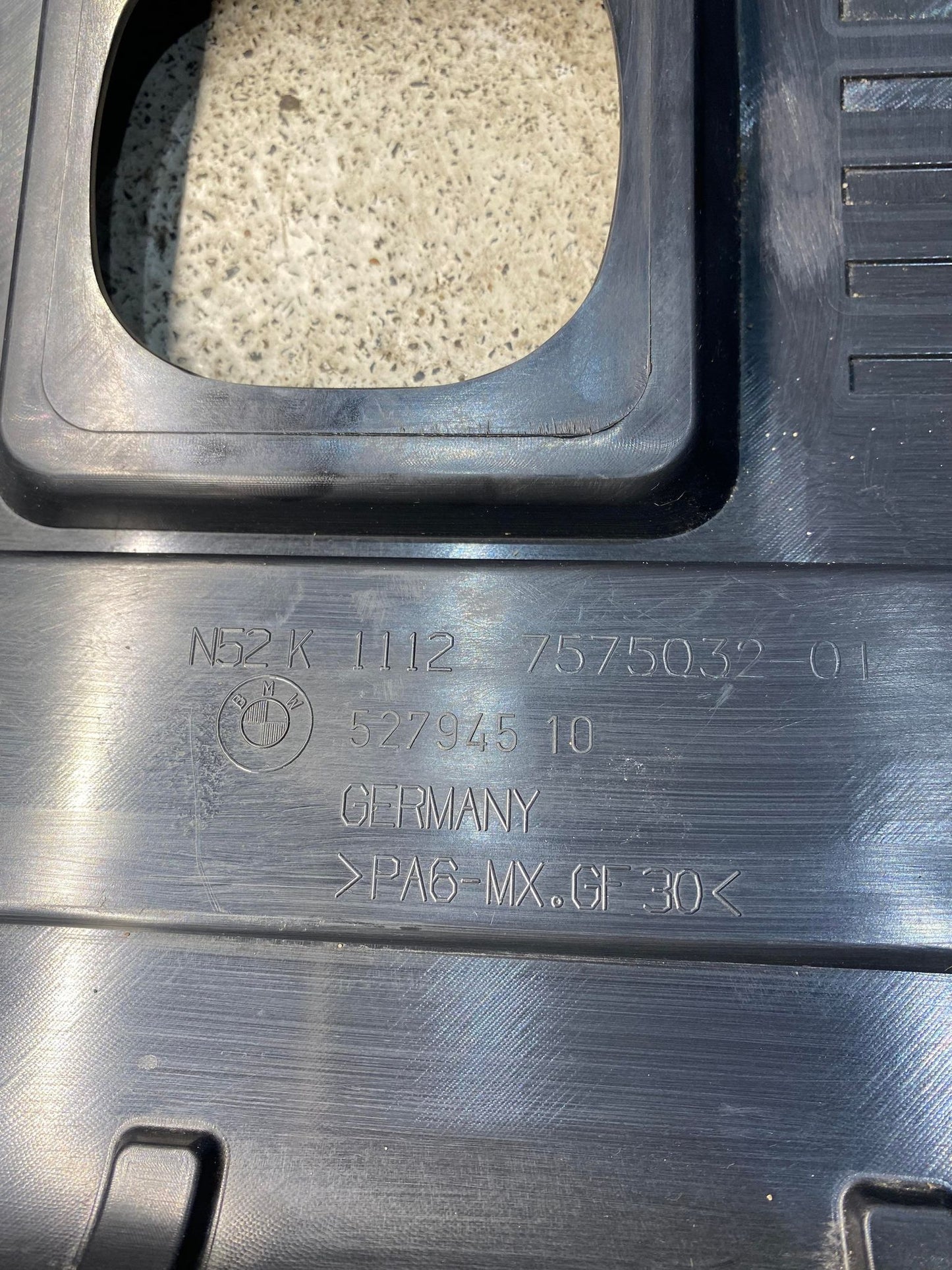 BMW 1 3 5 7 X SERIE N52 ENGINE COVERING 11127575032
