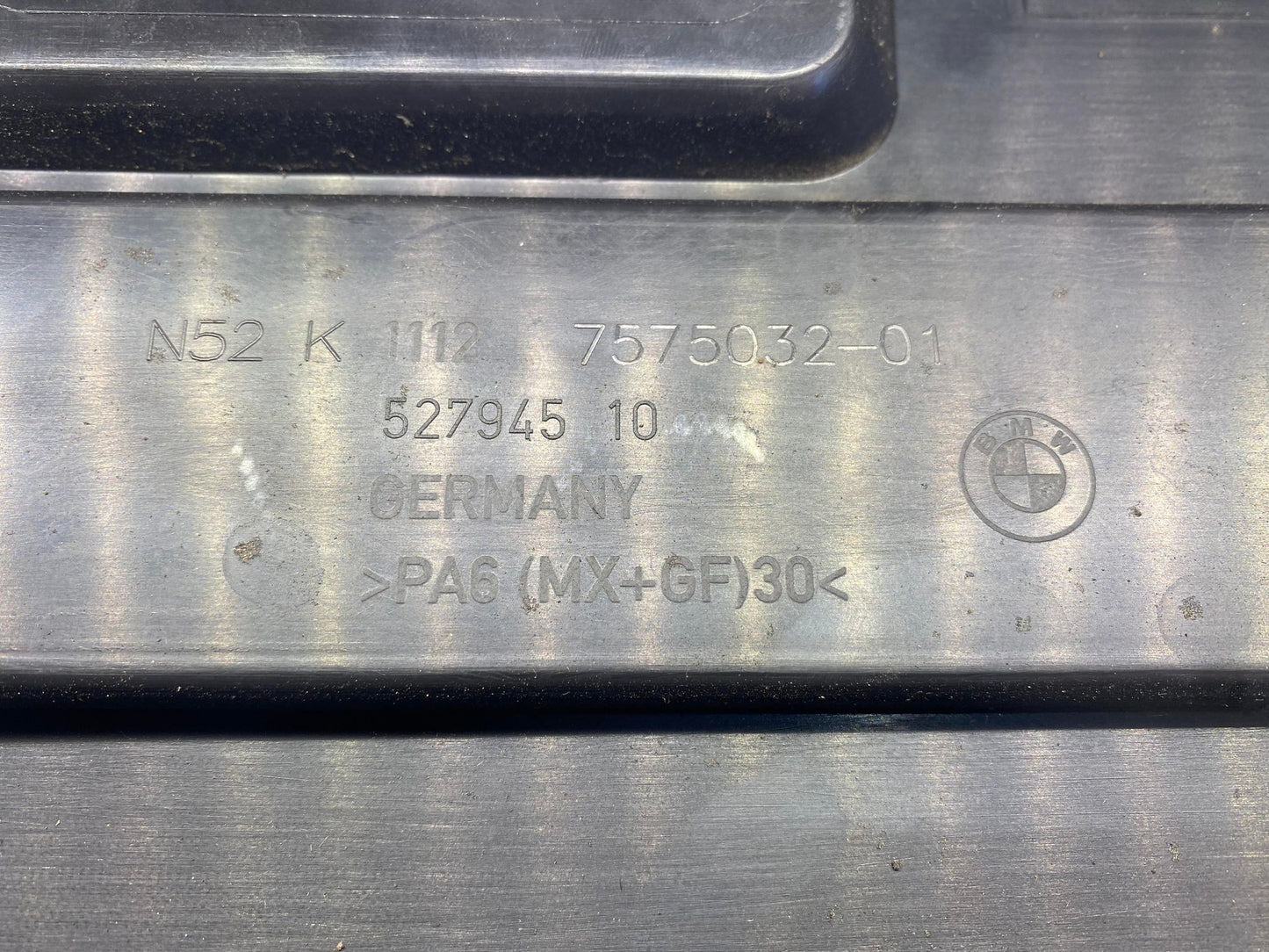 BMW 1 3 5 7 X SERIE N52 ENGINE COVERING 11127575032