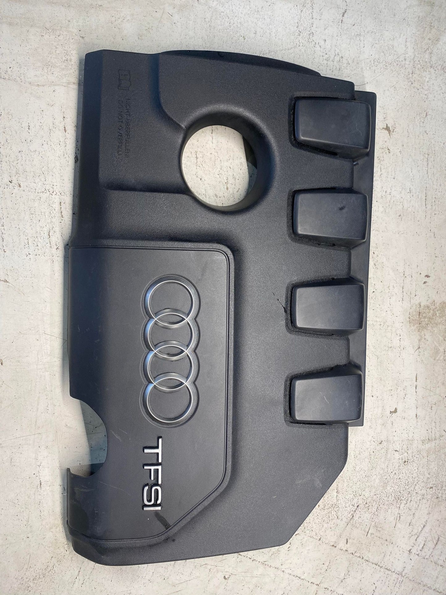 AUDI A3 1.8T ENGINE COVERING 06J103925