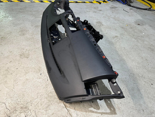 BMW 1 SERIES E82 E87 E88 DASHBOARD WITH DUAL PIN AIRBAG 9187582