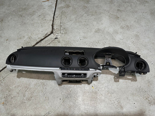 AUDI A3 8V DASHBOARD COMPLETE WITH AIRBAG 8V2857001H 8V0880204E