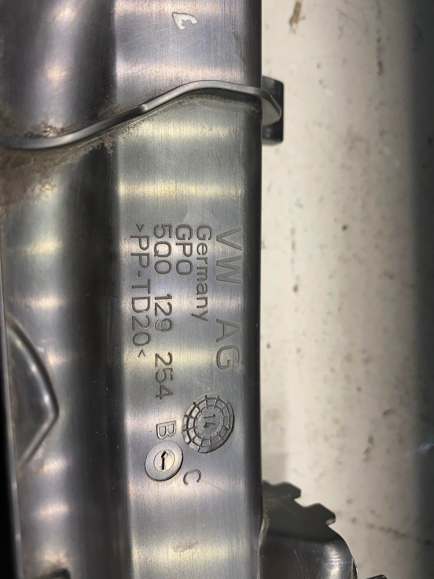 VW AUDI GOLF MK7 A3 8V AIR INTAKE DUCT 5Q0129254