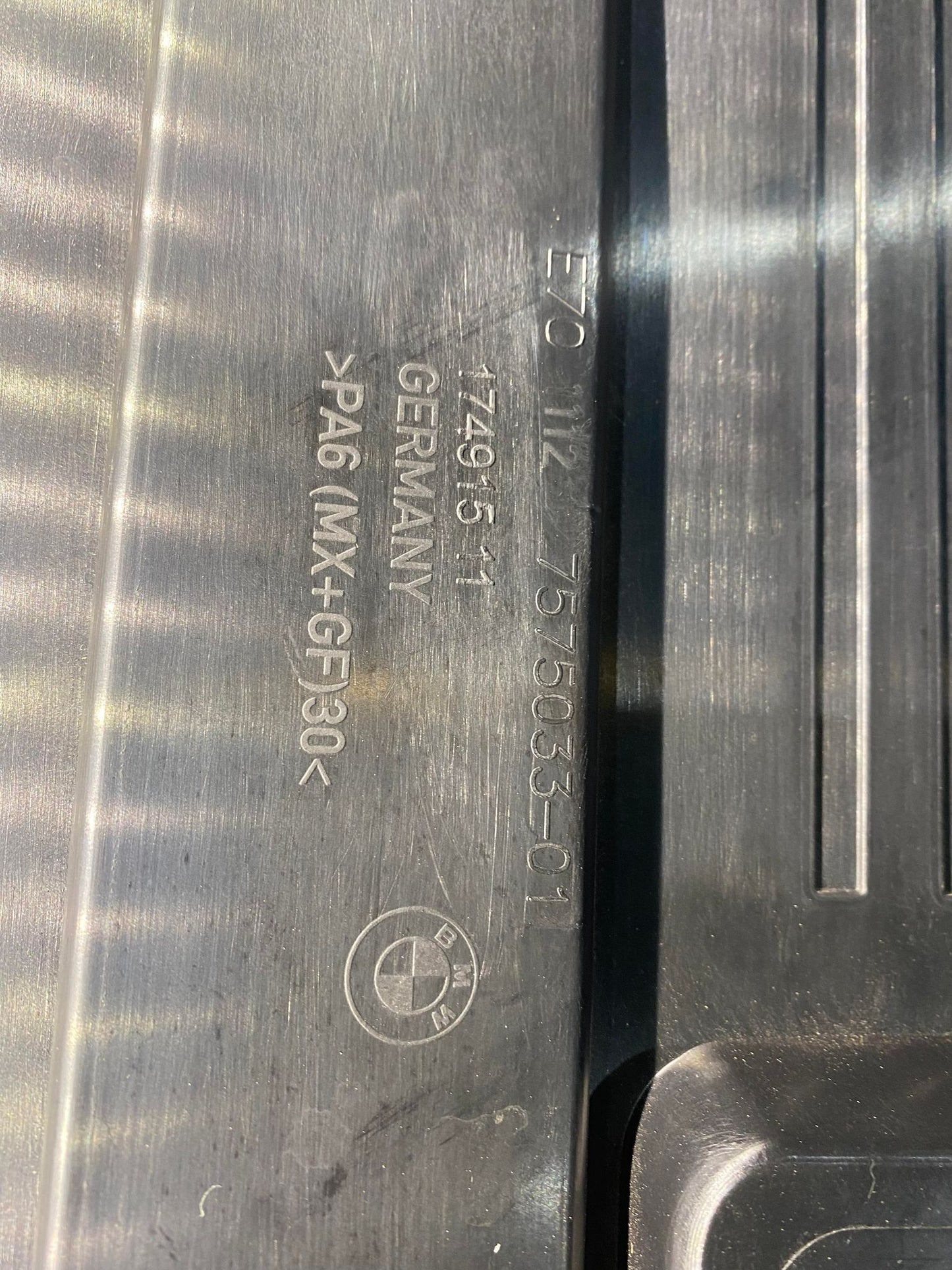 BMW 1 3 5 7 X SERIE N52 ENGINE COVERING 7575033