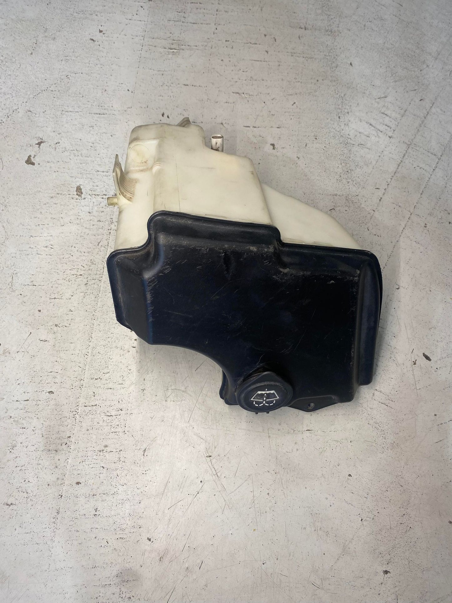BMW 3 SERIES E46 WINDSCREEN WASHER FLUID BOTTLE 7007970